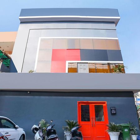 Super Hotel O Nawada Metro Делхи Екстериор снимка