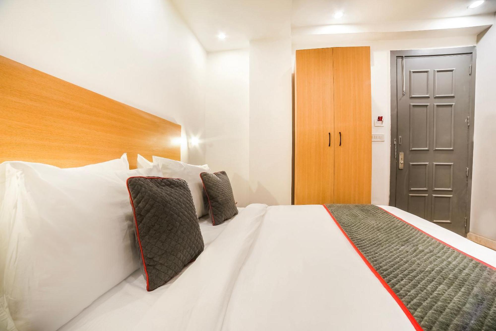 Super Hotel O Nawada Metro Делхи Екстериор снимка