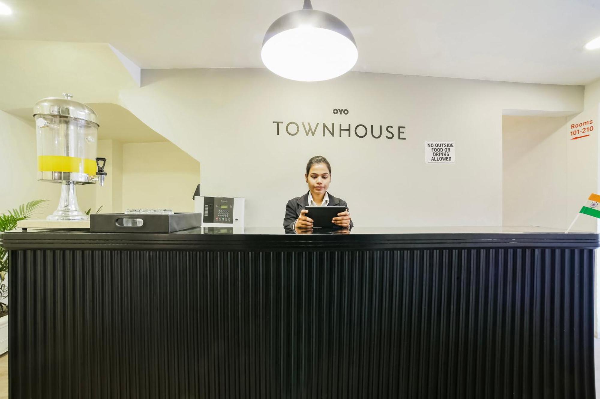 Super Hotel O Nawada Metro Делхи Екстериор снимка