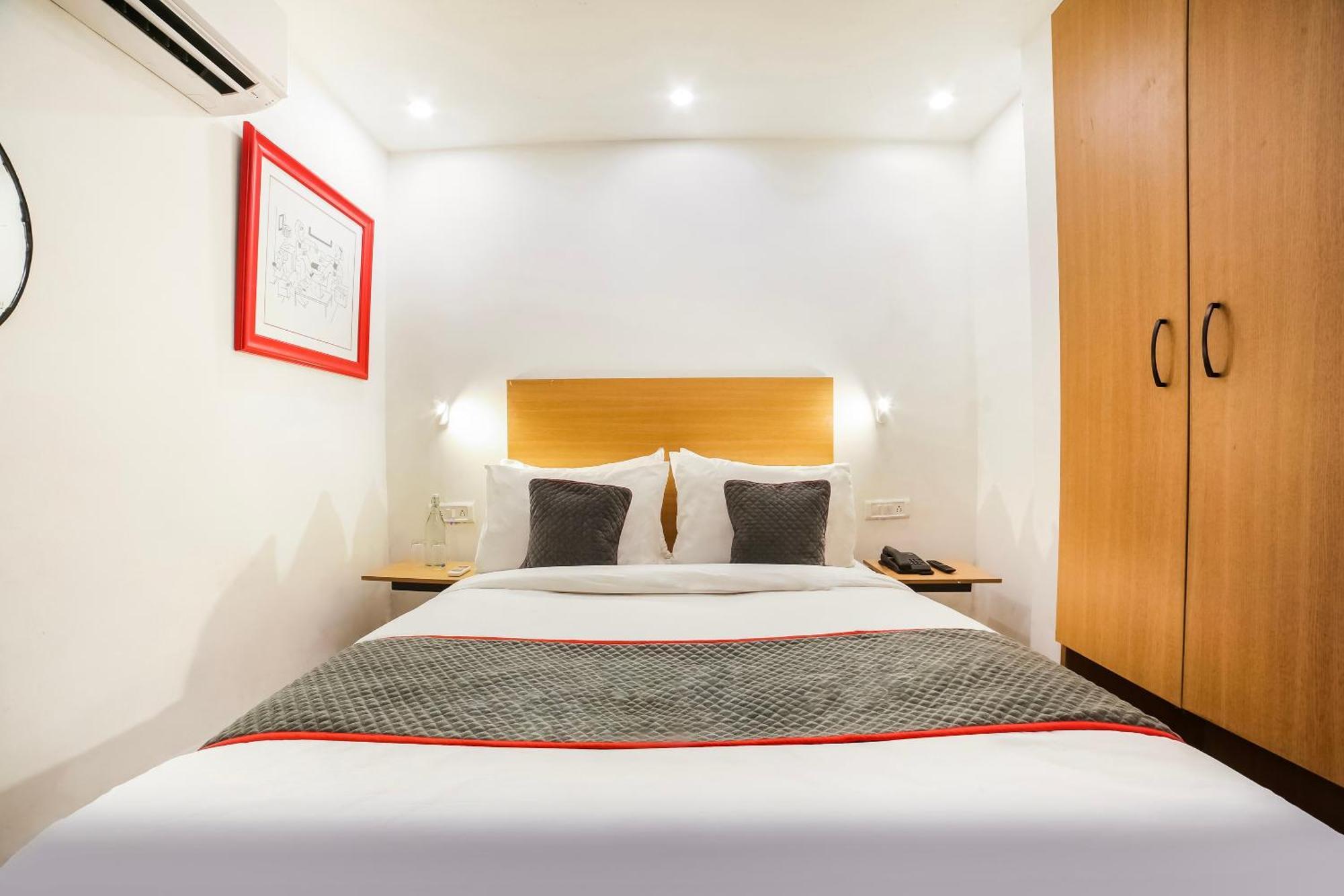Super Hotel O Nawada Metro Делхи Екстериор снимка