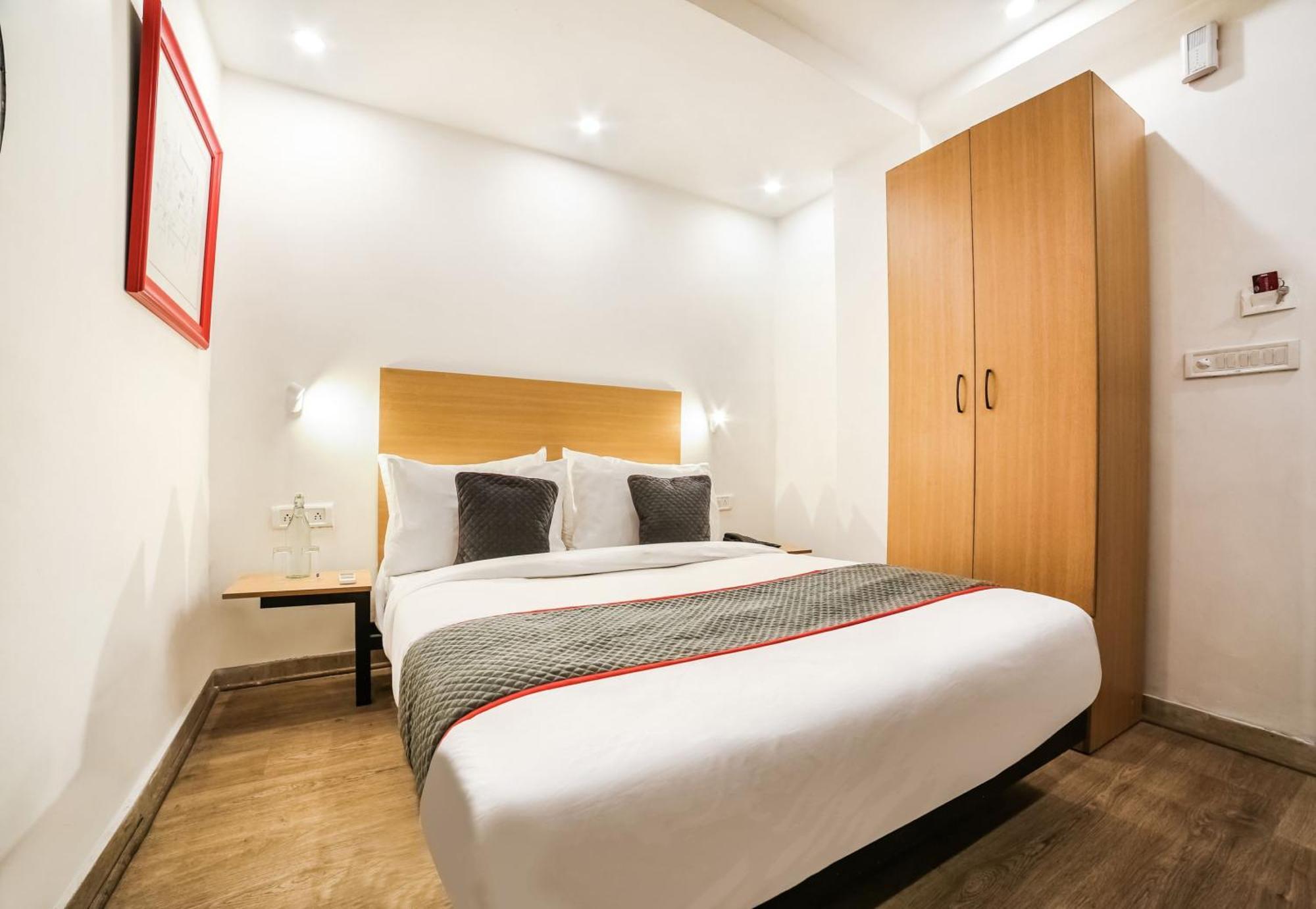 Super Hotel O Nawada Metro Делхи Екстериор снимка