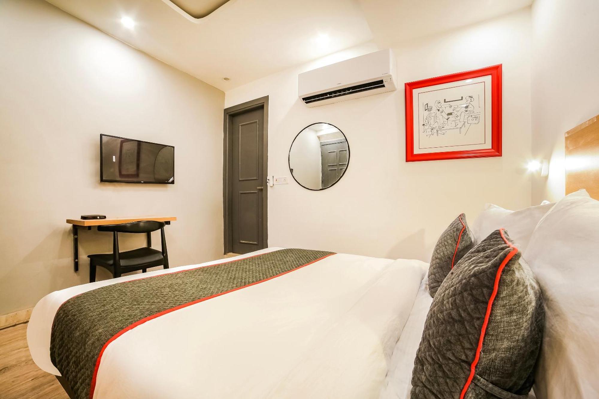 Super Hotel O Nawada Metro Делхи Екстериор снимка