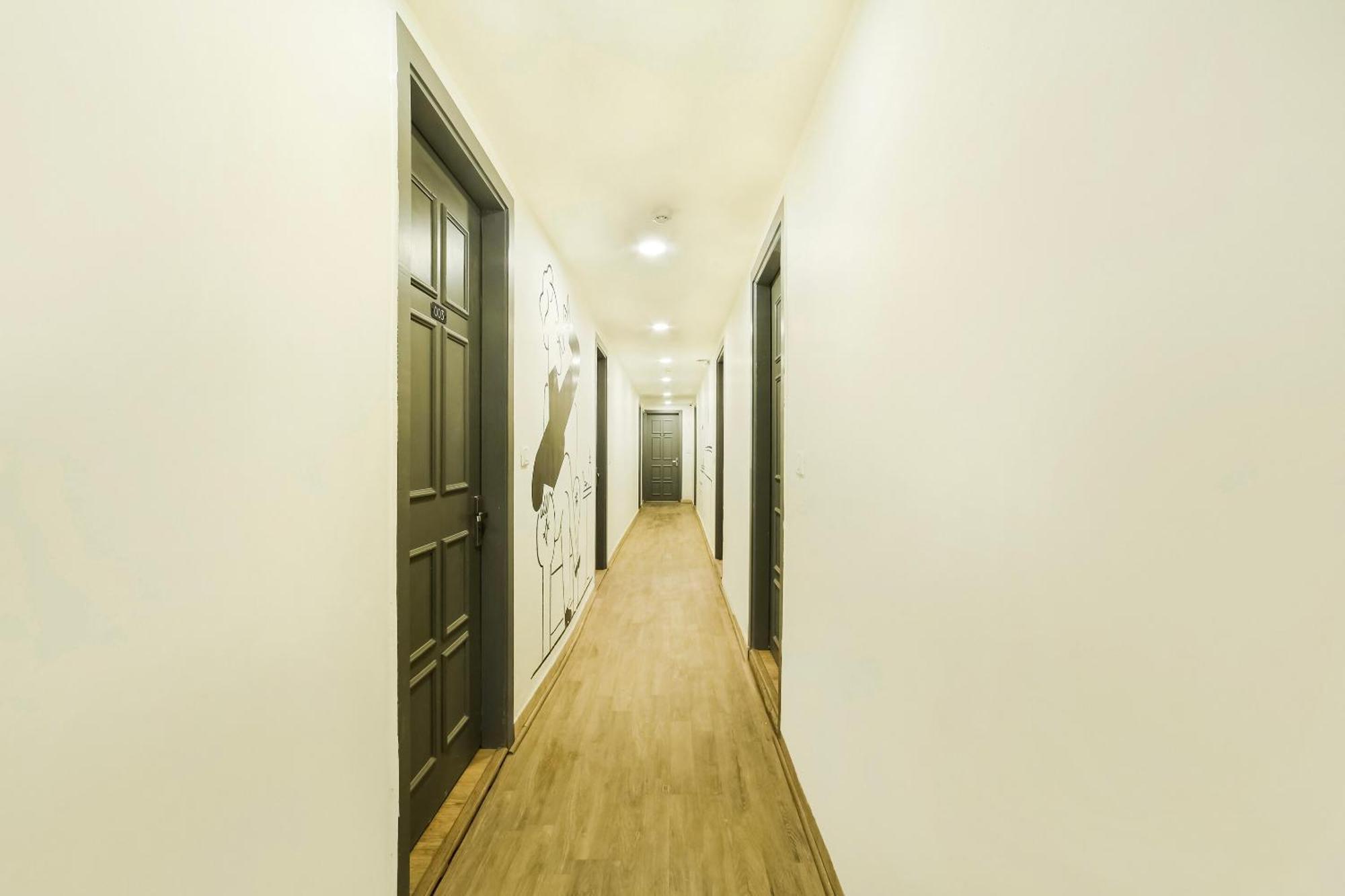 Super Hotel O Nawada Metro Делхи Екстериор снимка