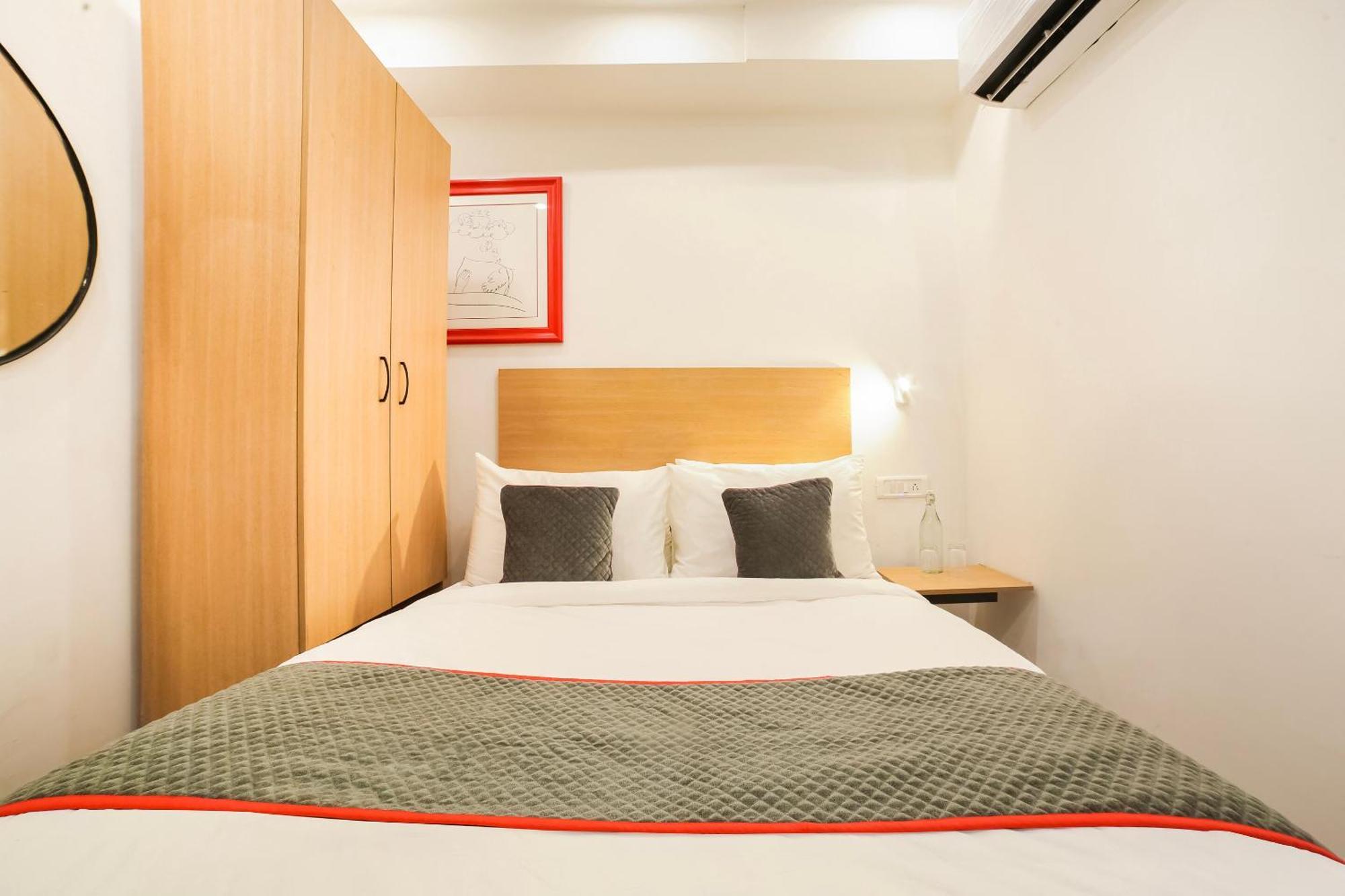 Super Hotel O Nawada Metro Делхи Екстериор снимка
