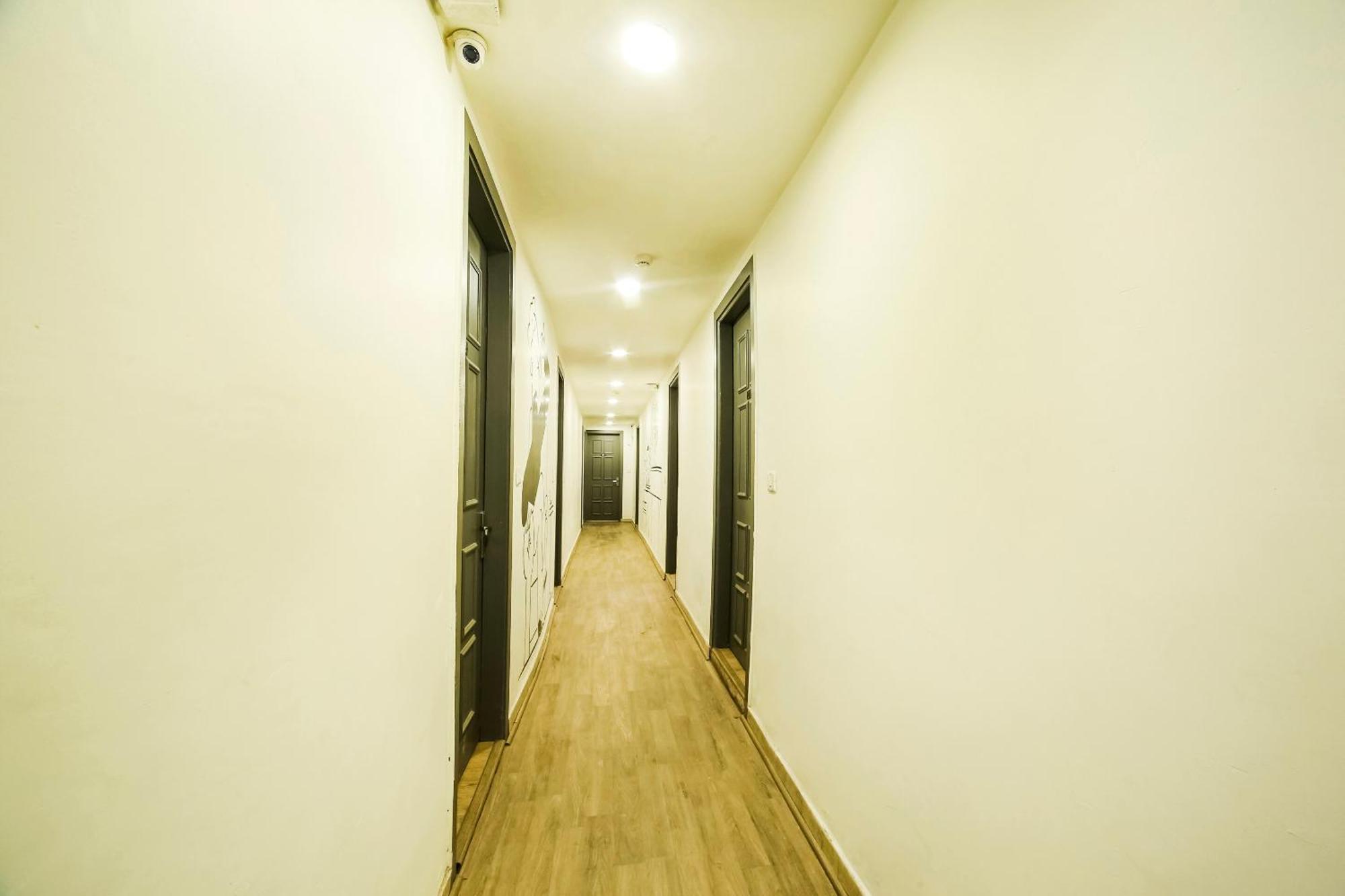 Super Hotel O Nawada Metro Делхи Екстериор снимка
