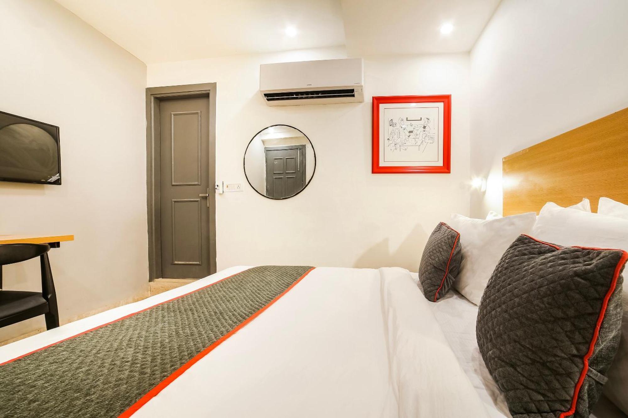 Super Hotel O Nawada Metro Делхи Екстериор снимка