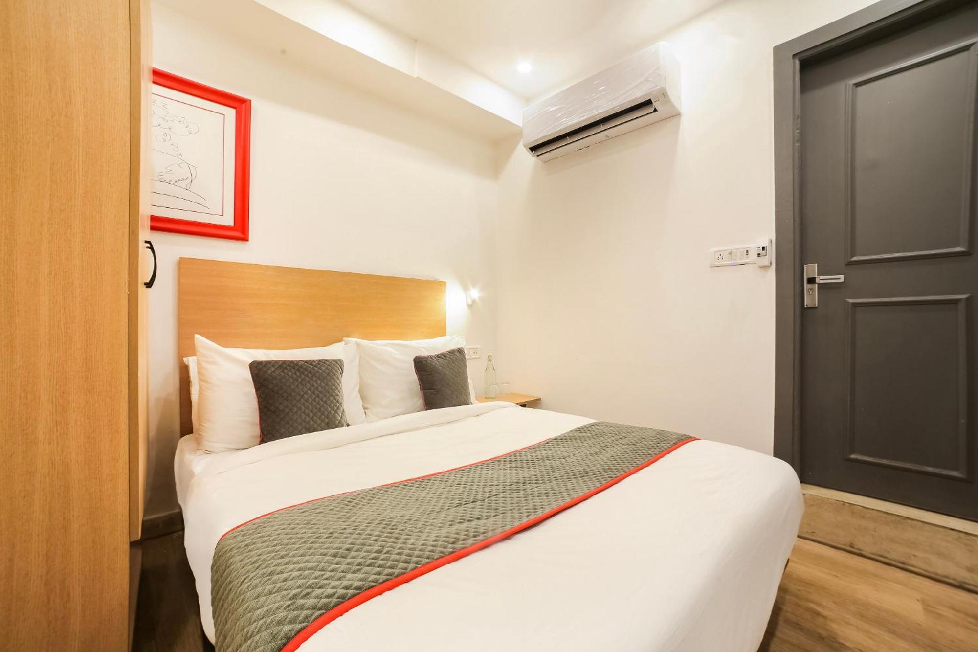 Super Hotel O Nawada Metro Делхи Екстериор снимка